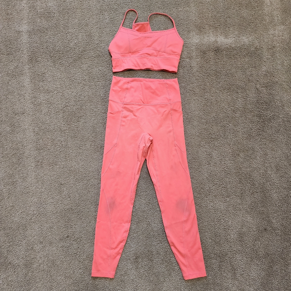 Le Ore Coral Lucca Studio Sports Bra And High Waisted Pocket Leggings Set